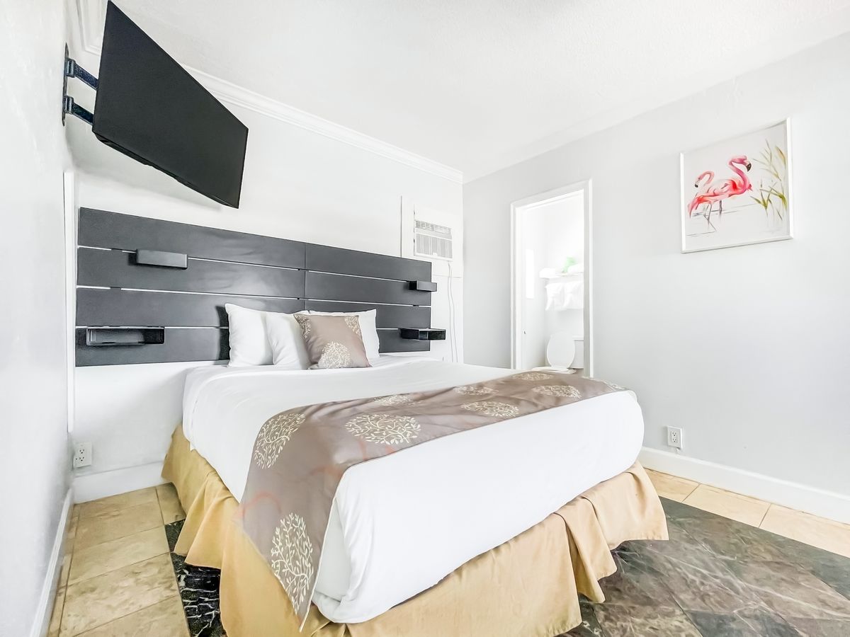 Suite bedroom