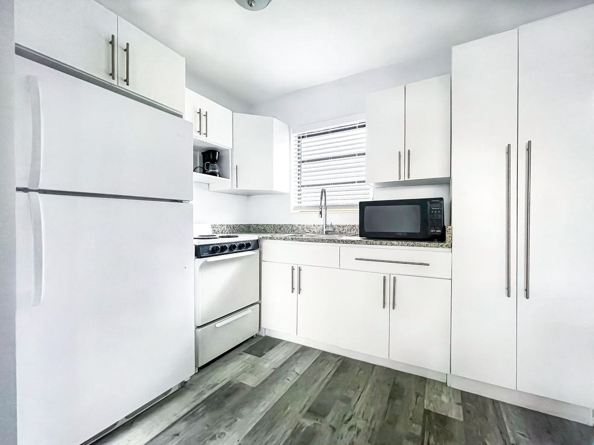 Kitchen, second unit