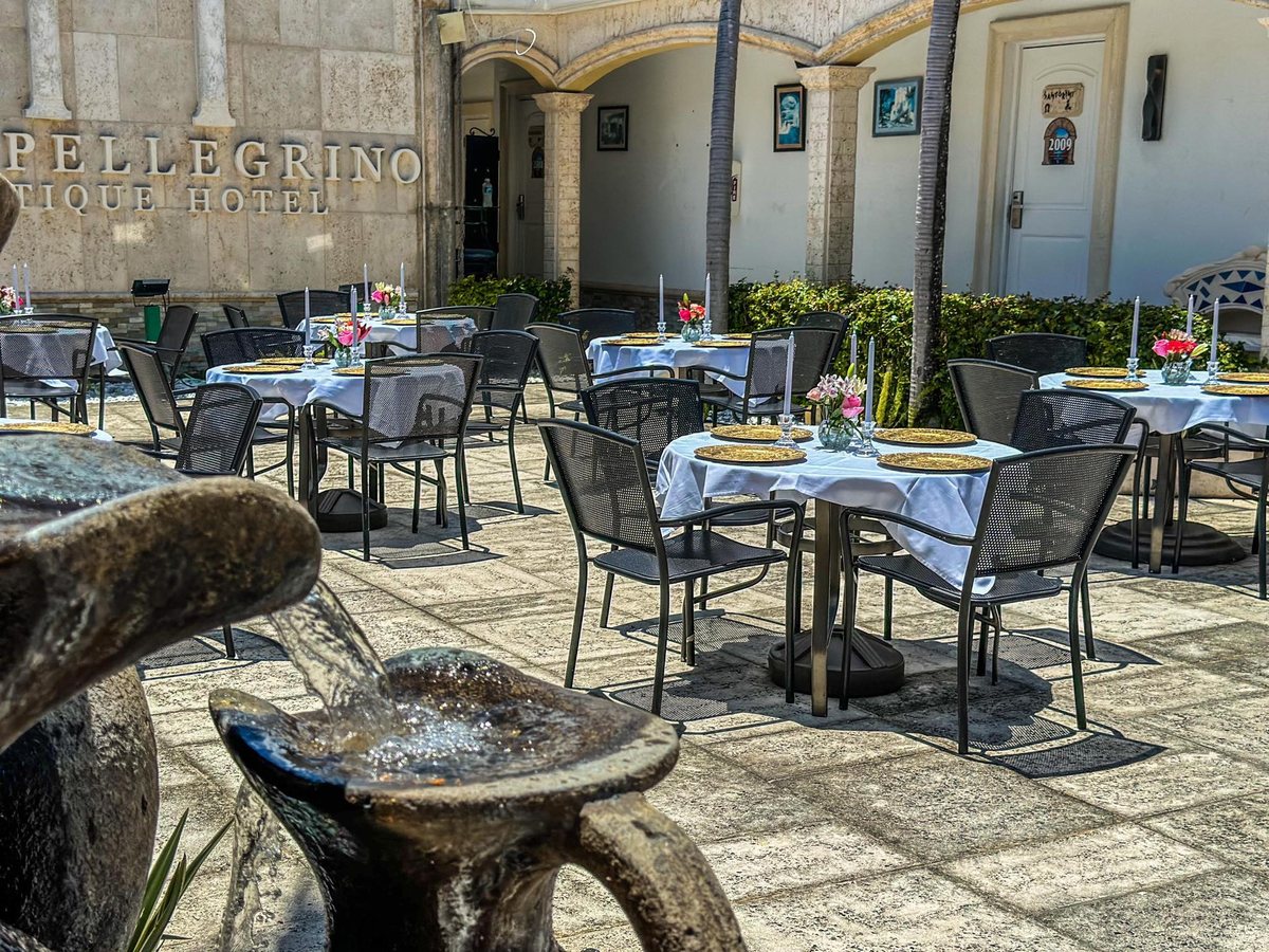 The courtyard, dressed for dinner at Hollywood Beach Hotels